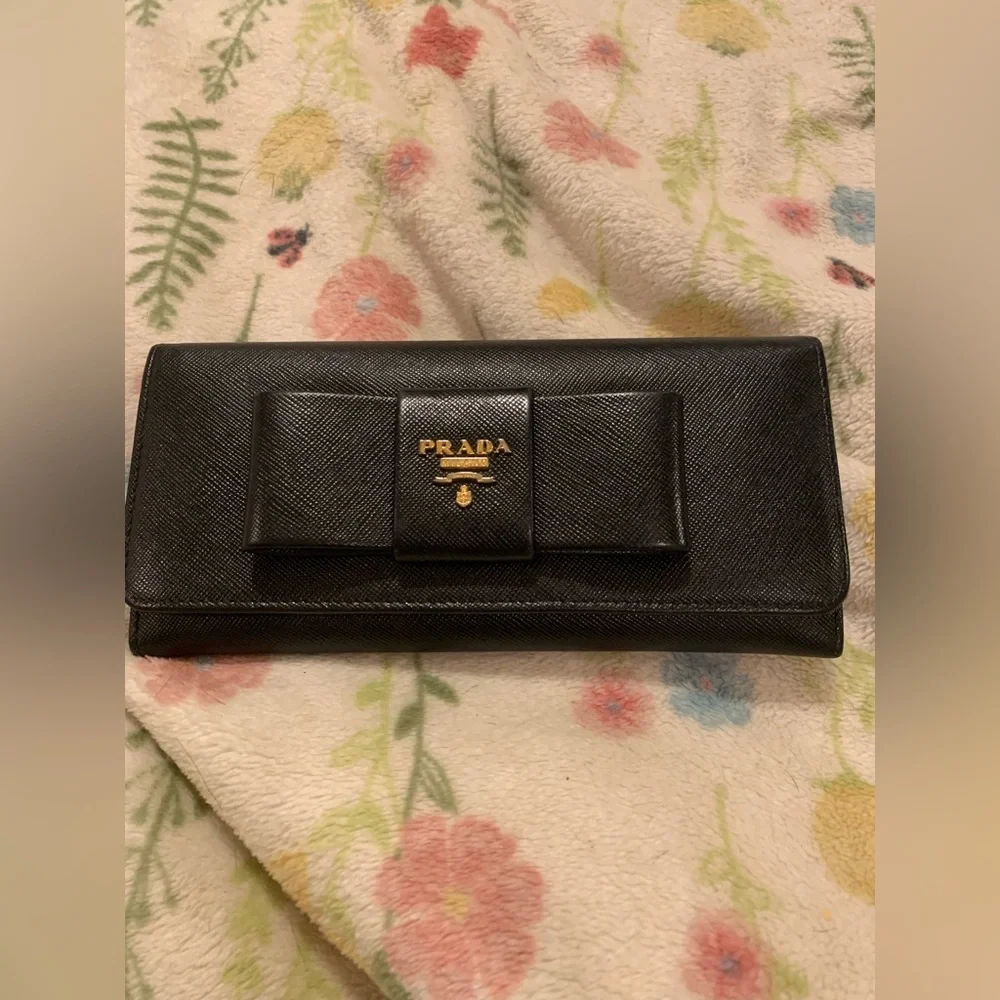 🔥 Authentic Prada Black Saffiano Leather Bow Continental Wallet🔥 - Picture 1 of 11